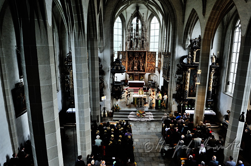 view from the chorus to the winged altar
