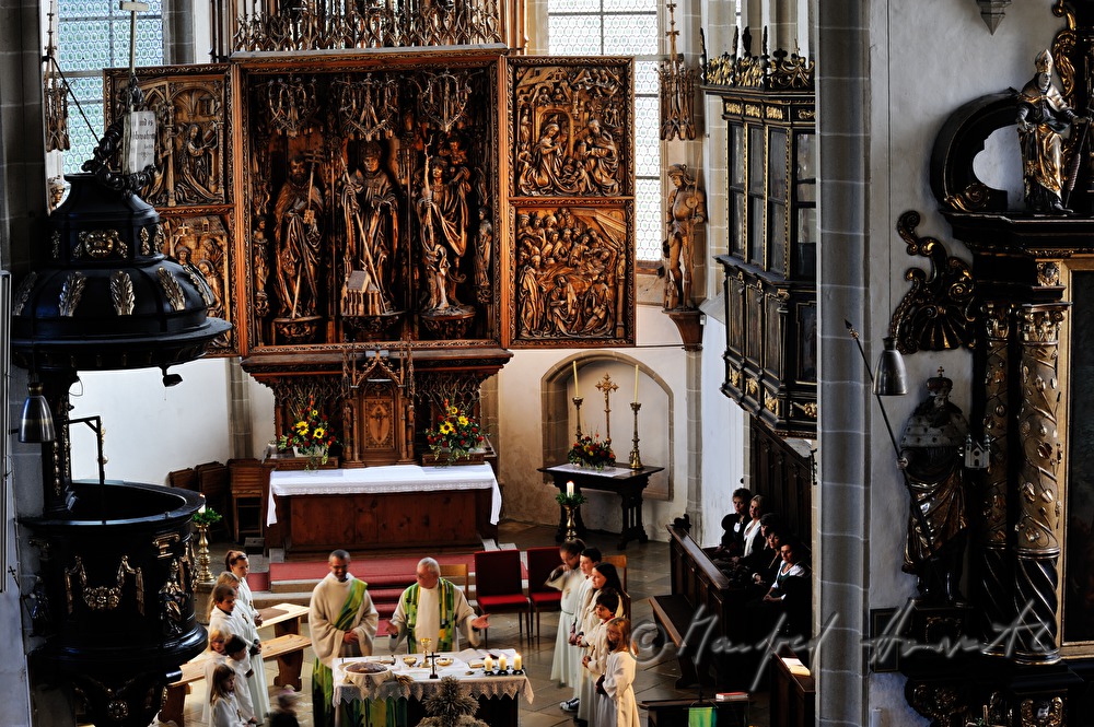 view from the chorus to the winged altar