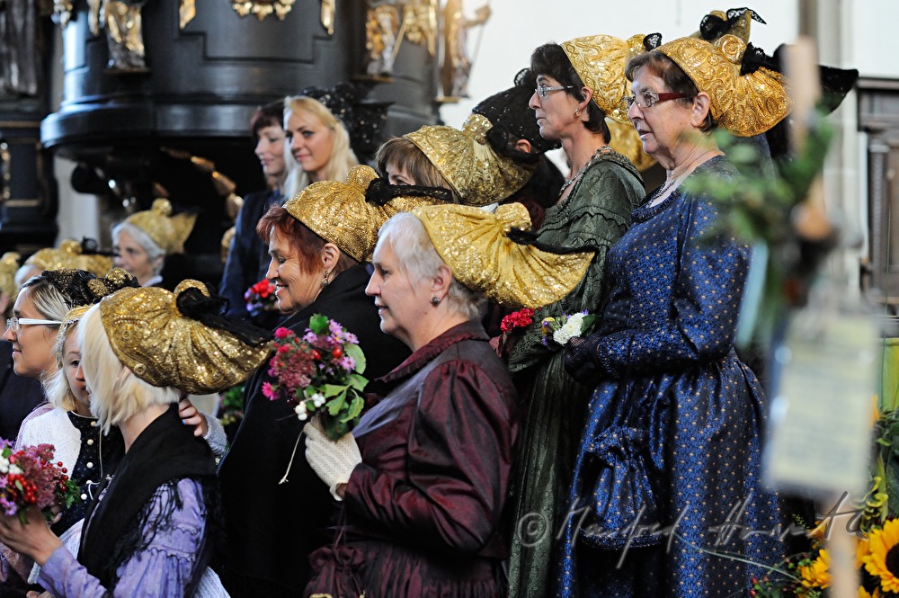 joung ladies in the church at the Thanksgiving Day mass