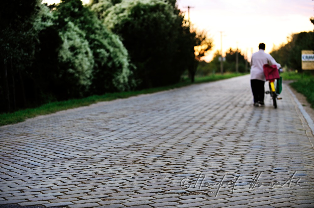 carriageway surfacing made of ceramic
