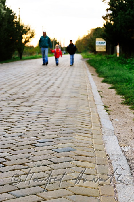 carriageway surfacing made of ceramic