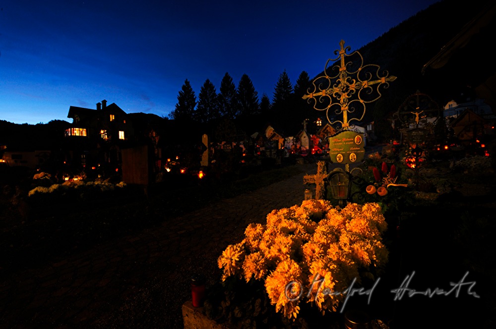 cemetery ov Altaussee on All Saints' Day
