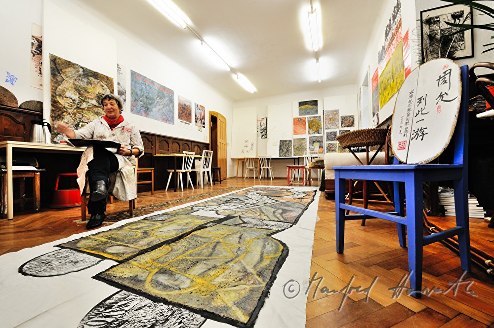 the paintress Linde Waber in her studio