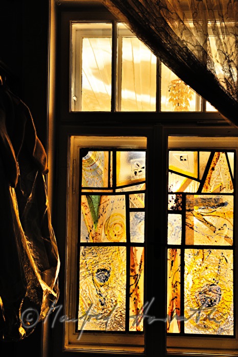 glass window in the house of Linde Waber