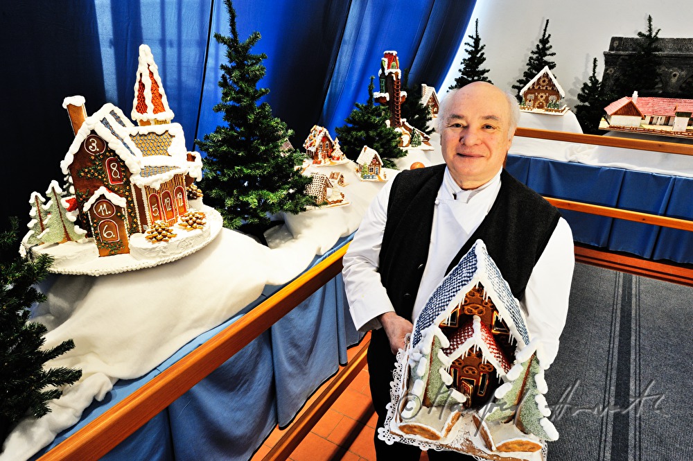 gingerbread baker and creator of exhibits