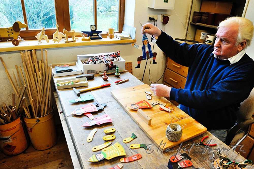 making of wooden toys by Hans WURM