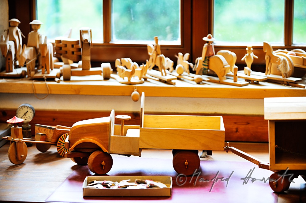 making of wooden toys by Hans WURM