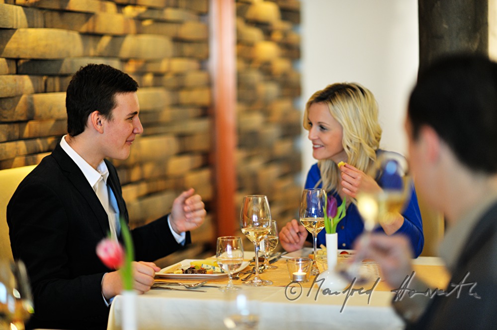 guests having dinner in the Goelles room