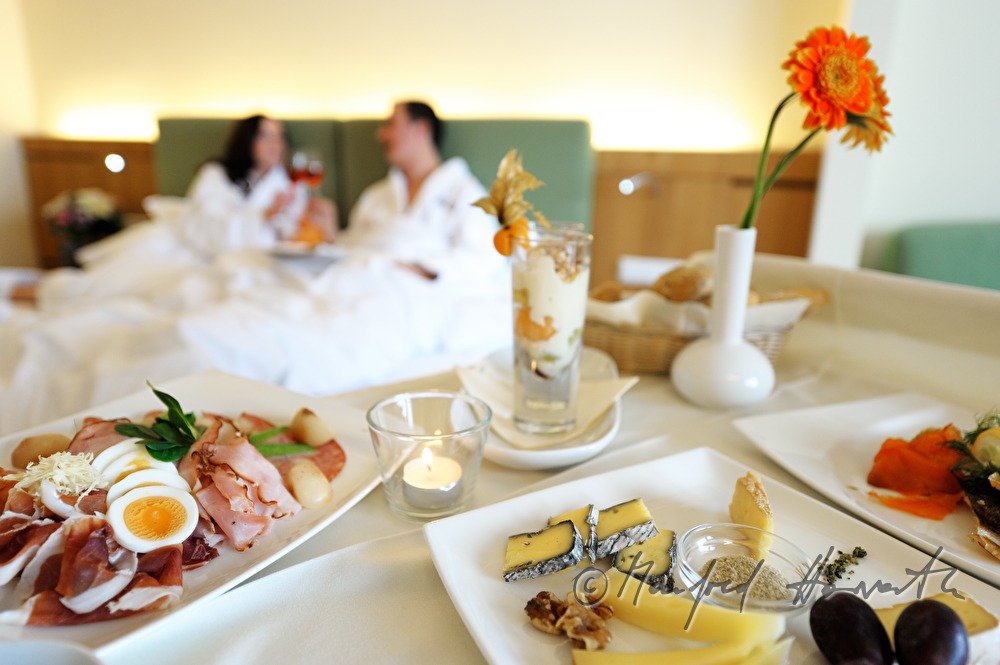 brakfast in bed