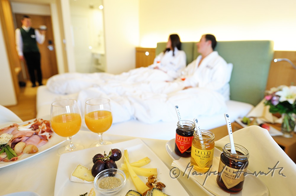 room service and brakfast in bed