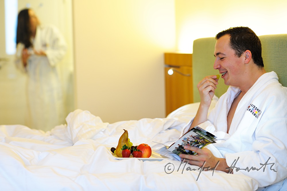 brakfast in bed