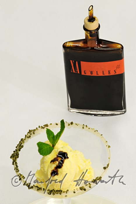 vanilla ice cream with balsamic vinegar