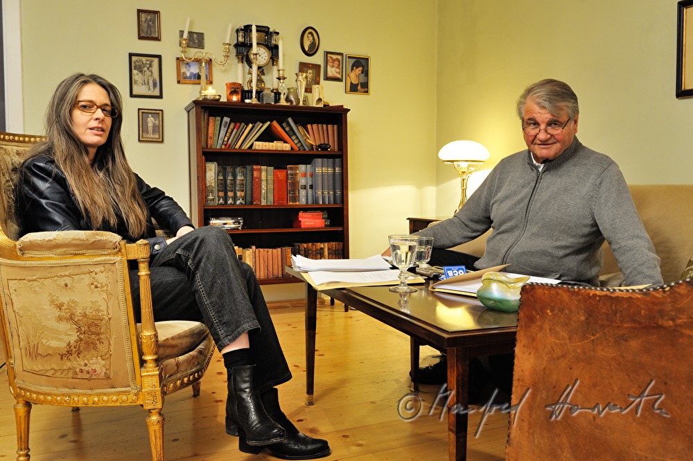 Peter Turrini and Silke Hassler in their living room