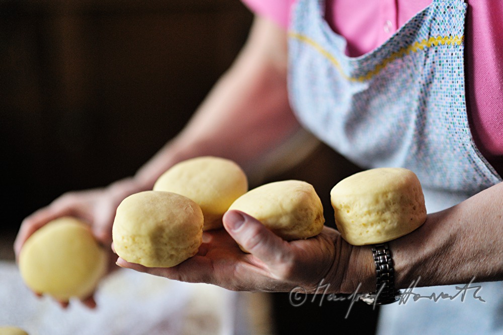 deep-frying of Krapfen (doughnuts)