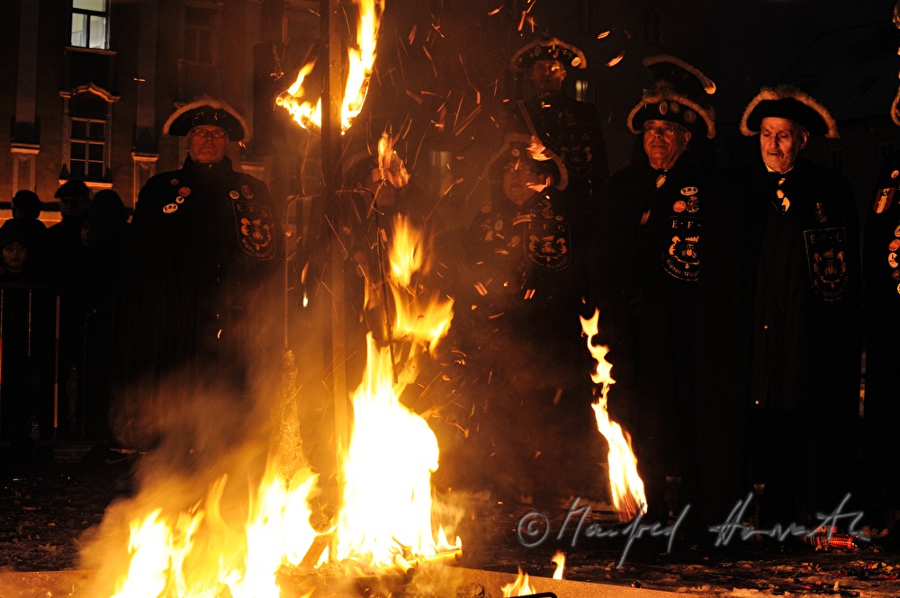burning down carnival on Mardi Gras evening