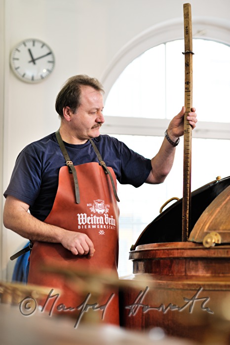 brewer measuring the wort