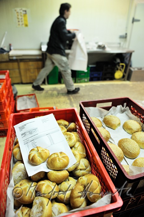 basket with delivery and packing list