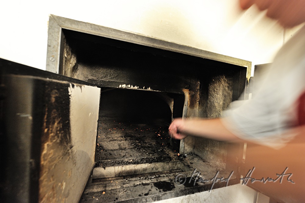cleaning of the oven before baking bread