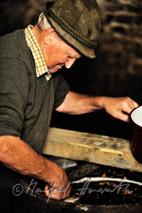 must farmer scoops