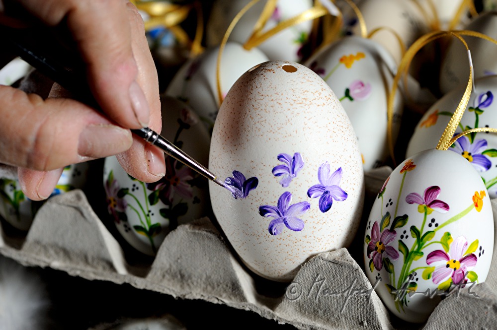 painting Easter eggs in the manufactory