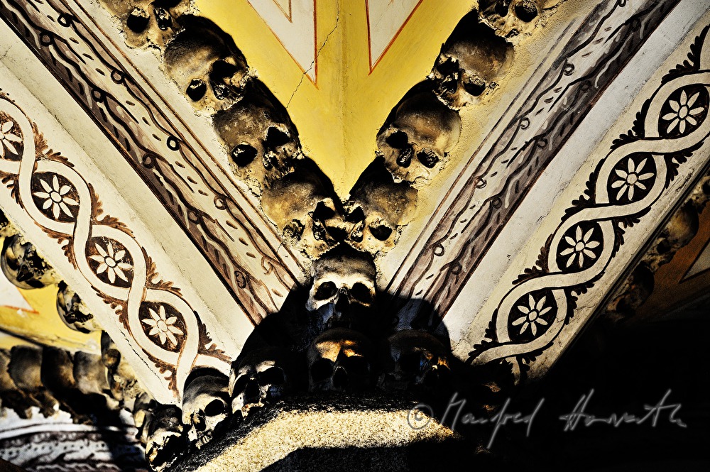 Chapel of Bones (Capela dos Ossos)