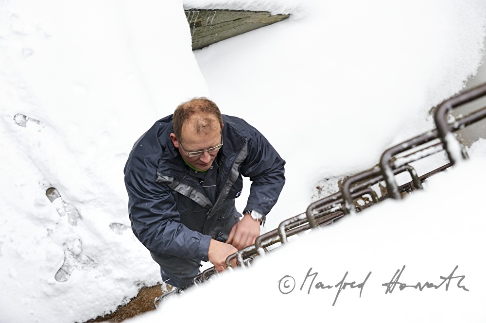 inspection of the floodgate of the hydraulic power plant