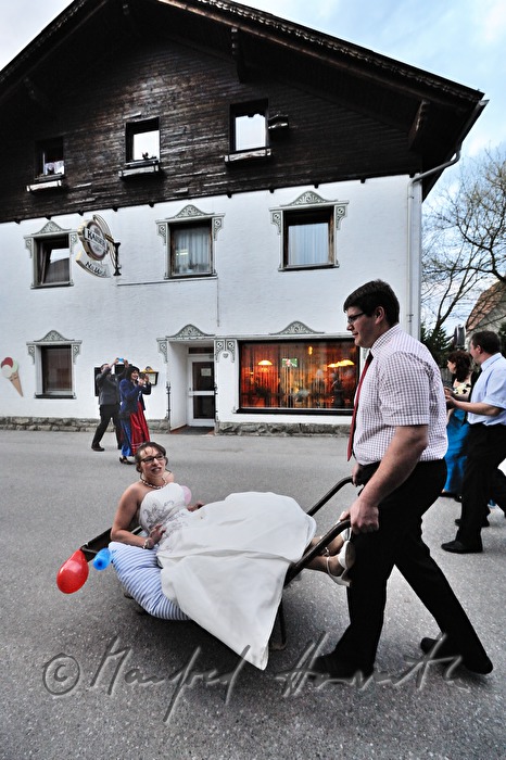 kidnapping of the bride during the wedding party