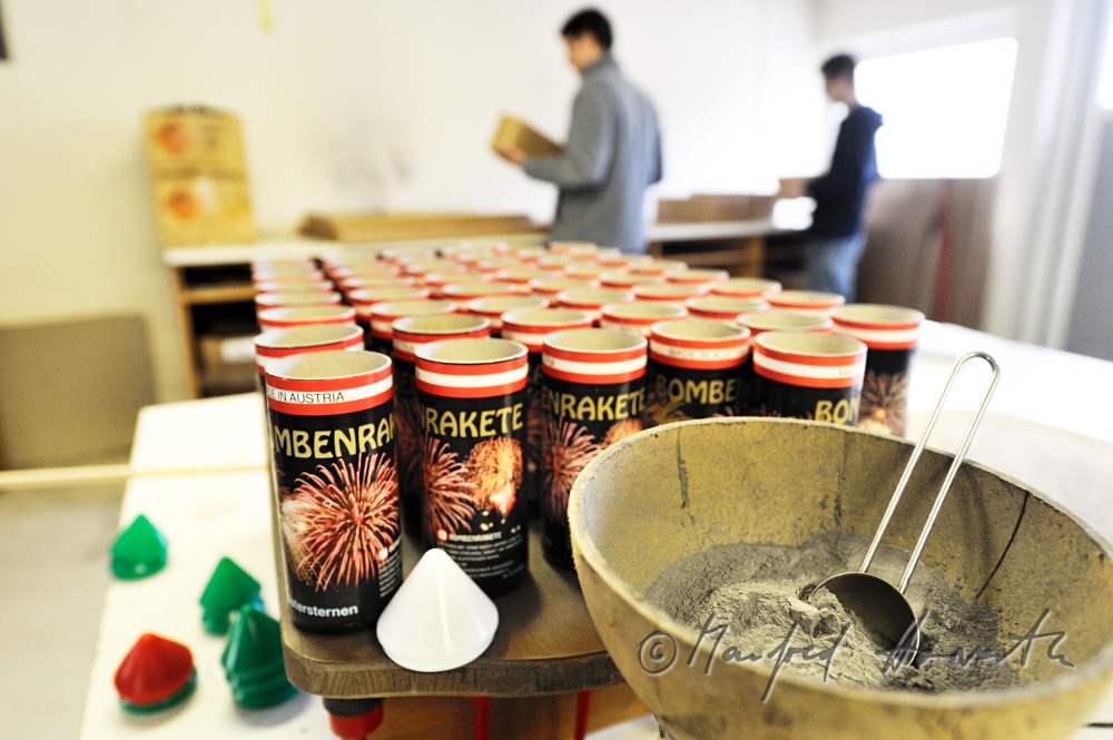 tools for filling fireworks rockets with black powder