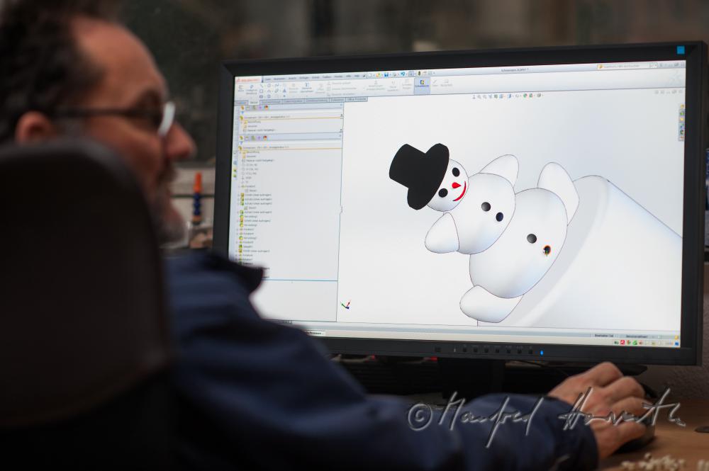 Erwin Perzy invents a snow man with Computer Aided Design