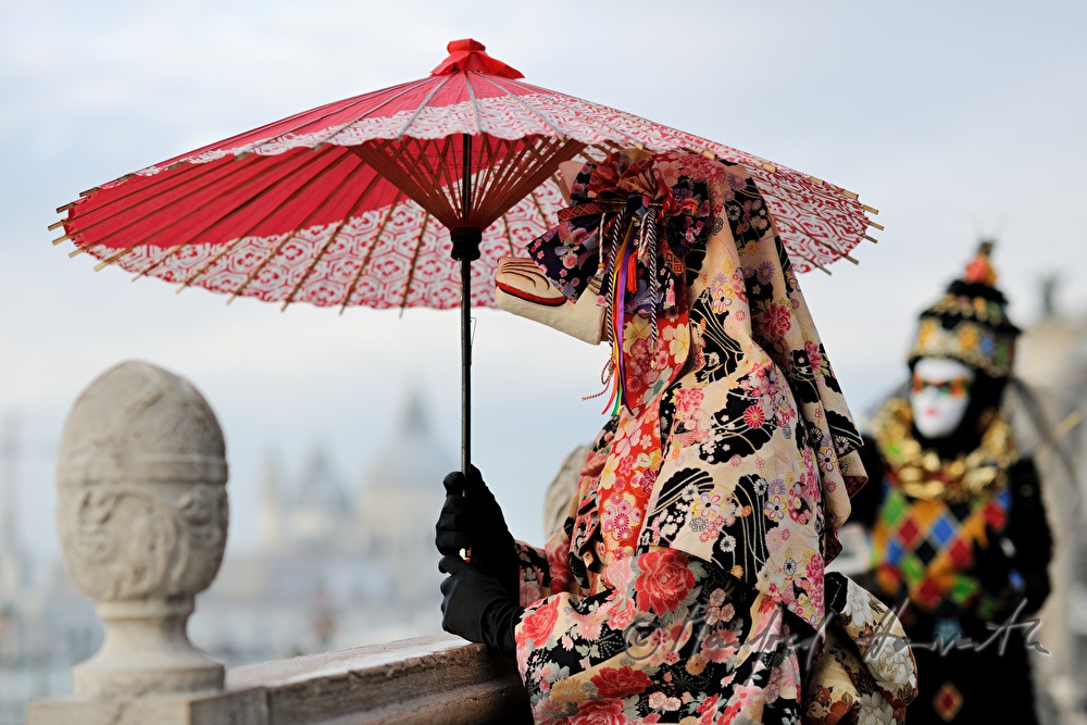masked woman on Ponte della Paglia
