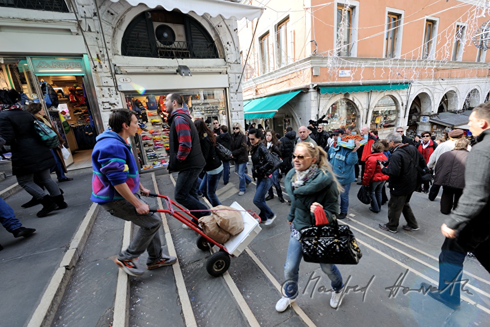 transport of goods on Rialto Bridge