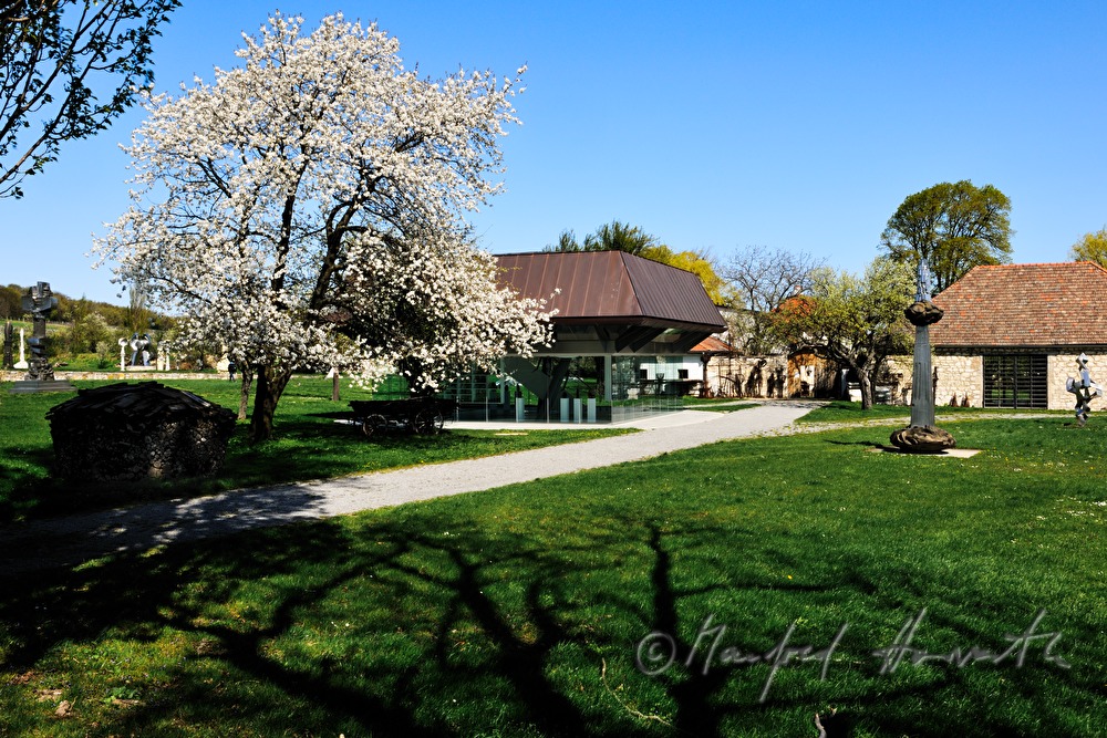 Egg Museum and sculptures of Wander Bertoni