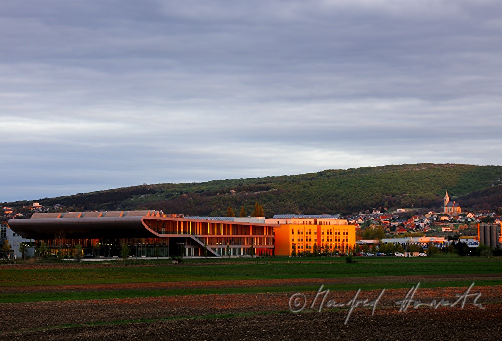 modern fassade of the University of Applied Sciences