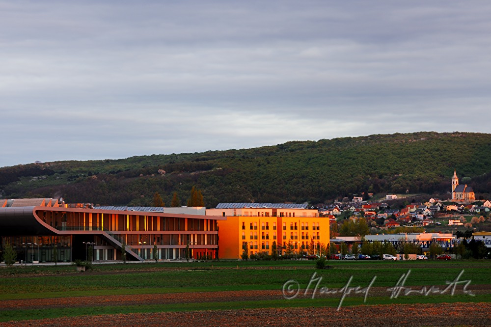 modern fassade of the University of Applied Sciences