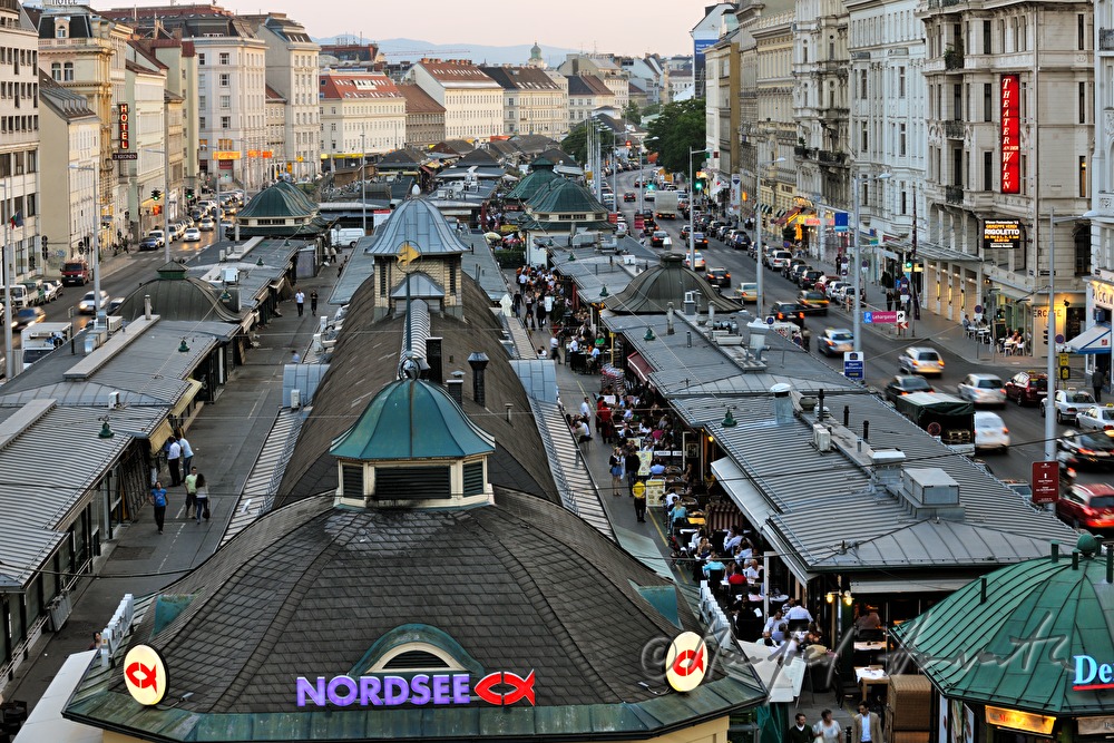 market stands on the Wienzeile