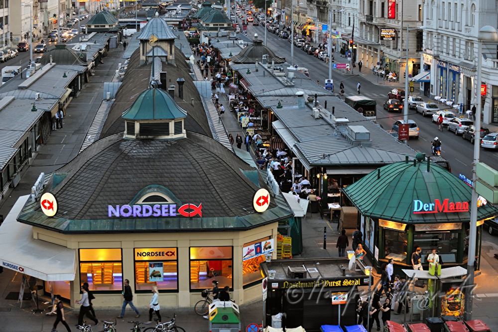 market stands on the Wienzeile