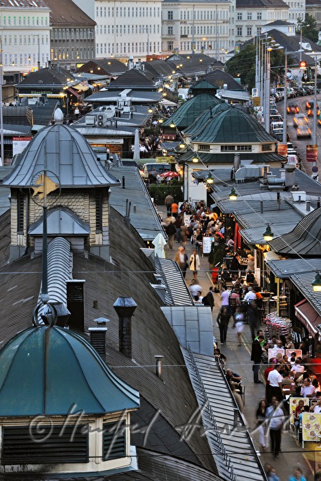 market stands on the Wienzeile