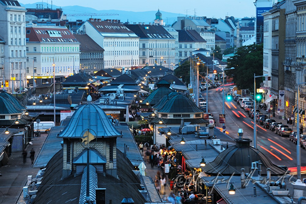market stands on the Wienzeile