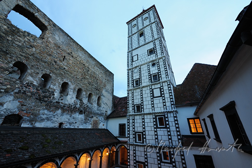 inner courtyard and dungeon from the Renaissance period