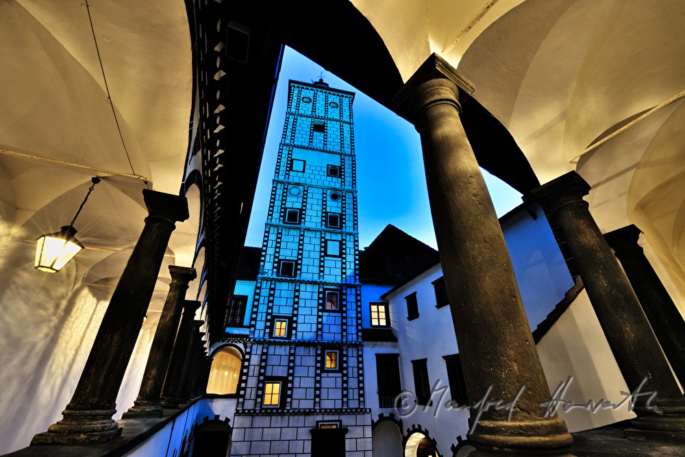 inner courtyard and dungeon from the Renaissance period