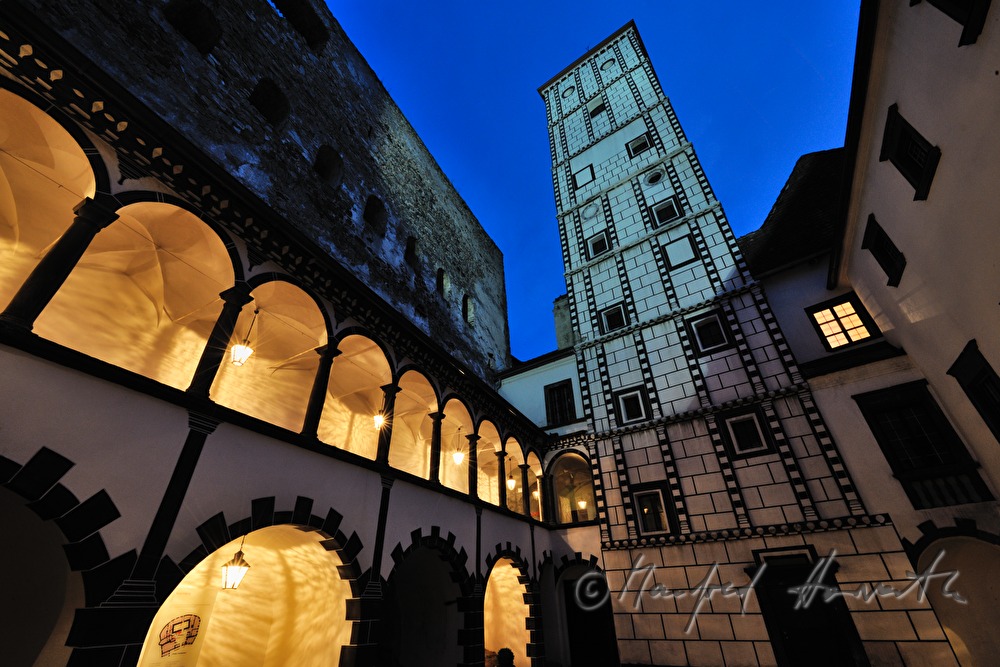 inner courtyard and dungeon from the Renaissance period