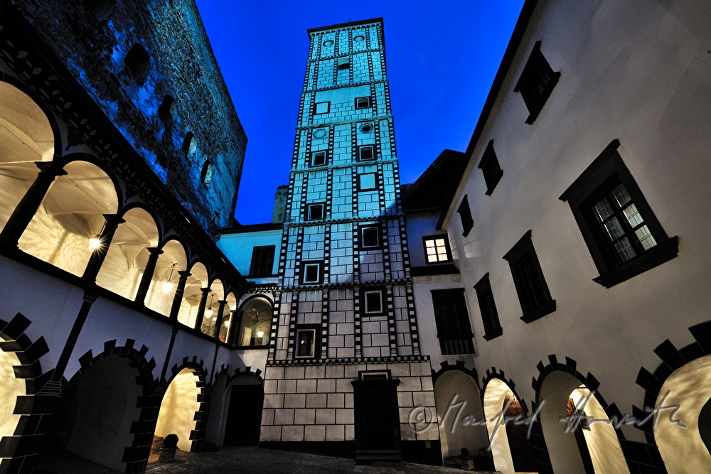 inner courtyard and dungeon from the Renaissance period