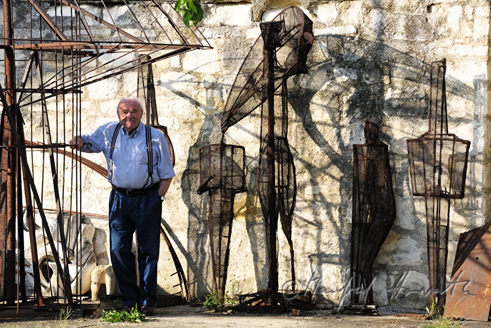 Wander Bertoni and frameworks of sculptures