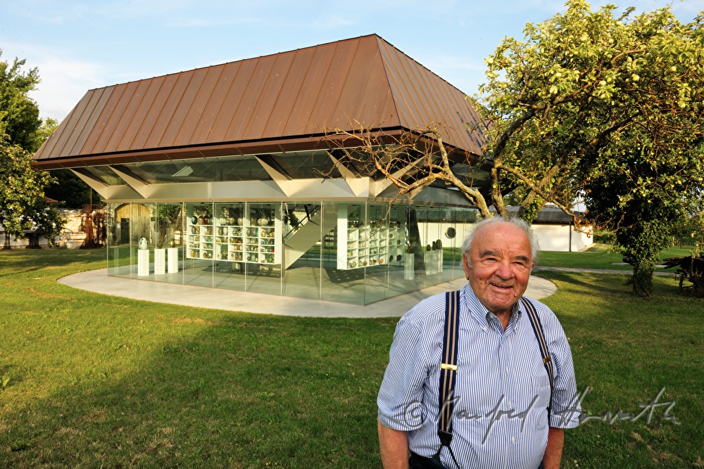 Wander Bertoni in front of his Egg Museum