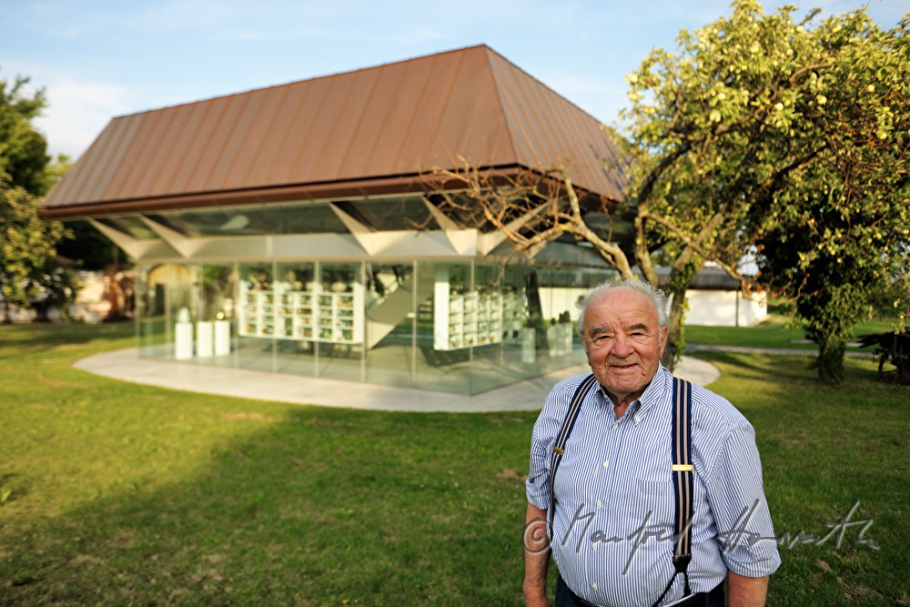 Wander Bertoni in front of his Egg Museum