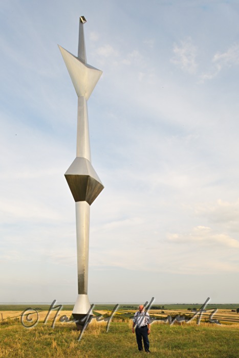Wander Bertoni and his sculpture 