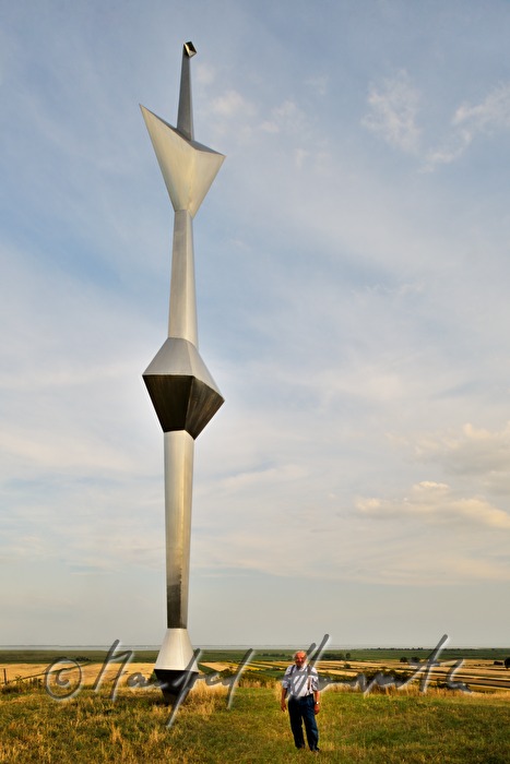 Wander Bertoni and his sculpture 