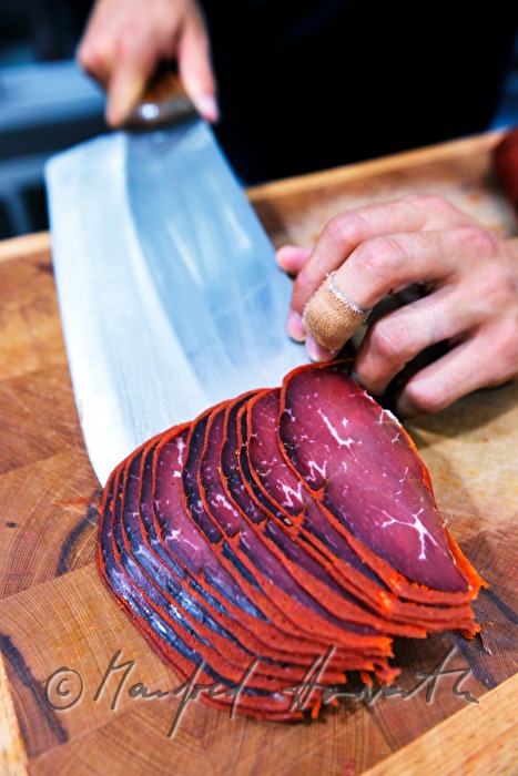 vendor slices ham