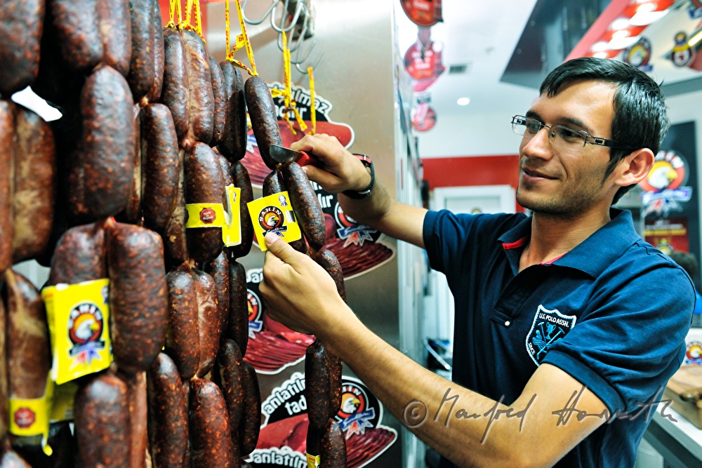 vendor slices ham