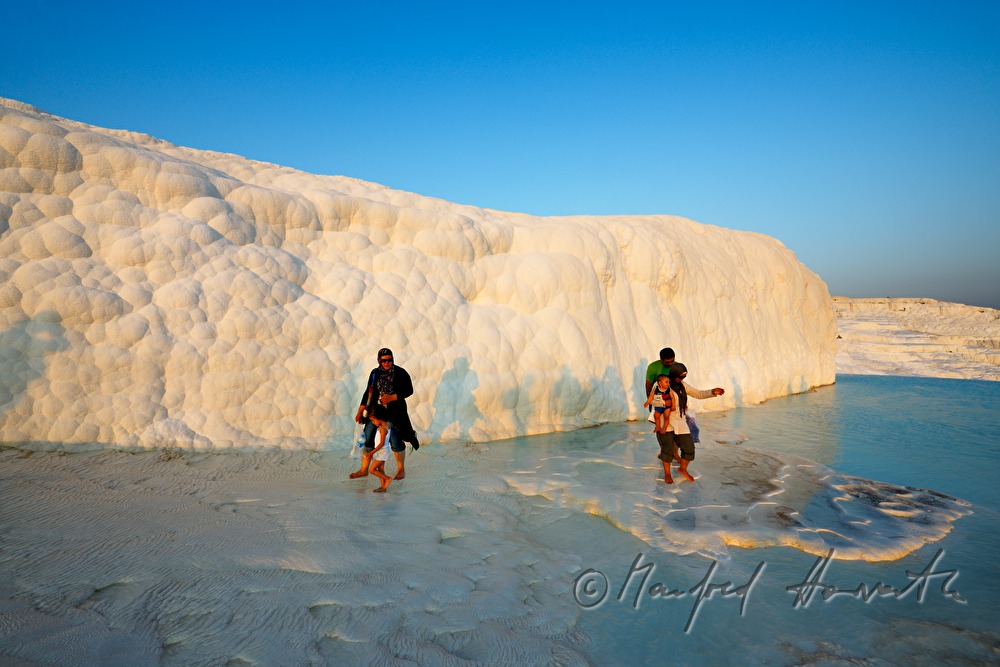 Calcareous sinter pool and tourists